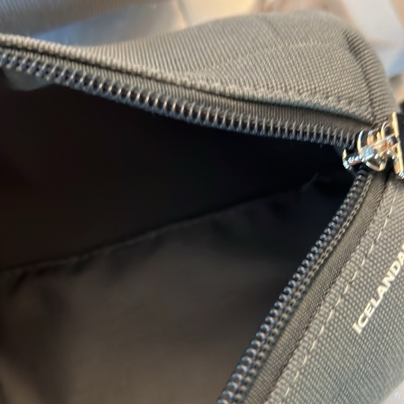 Iceland Air Toiletry Dopp Bag withh ear plugs and sleeping mask. Both bags incl - Picture 4 of 8